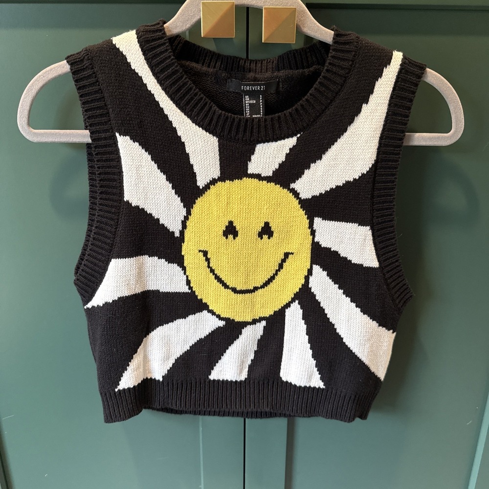 Vintage Look Forever 21 Black with a smiley face knitted crop tank womens size s